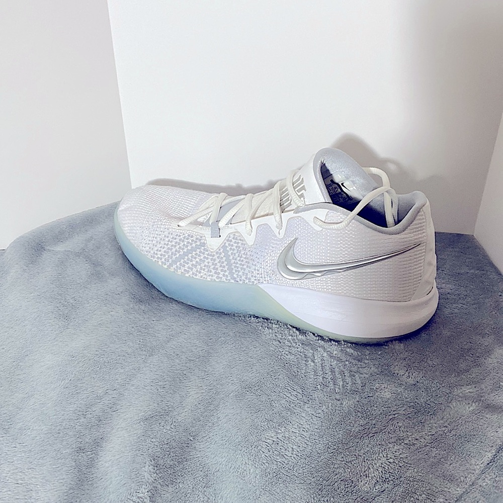 Nike Kyrie’s pre-owned men’s shoe size 11.5. White w/metallic and gray accents.